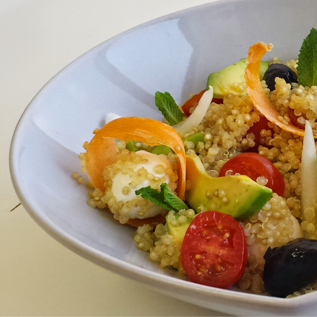 Ensalada de quinoa con aguacate y vinagreta de hierbabuena con Yondu