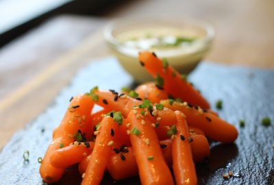 Zanahorias baby al vapor con salsa de coco y curry de madrás