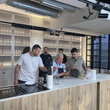 photo_5945010812940830853_y (1)