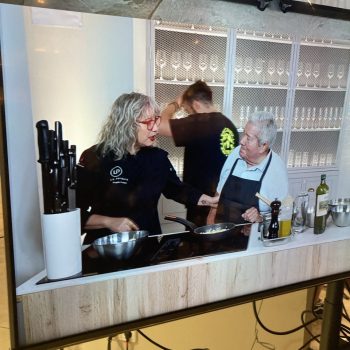 photo_5945010812940830862_y