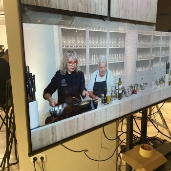 photo_5945010812940830864_y