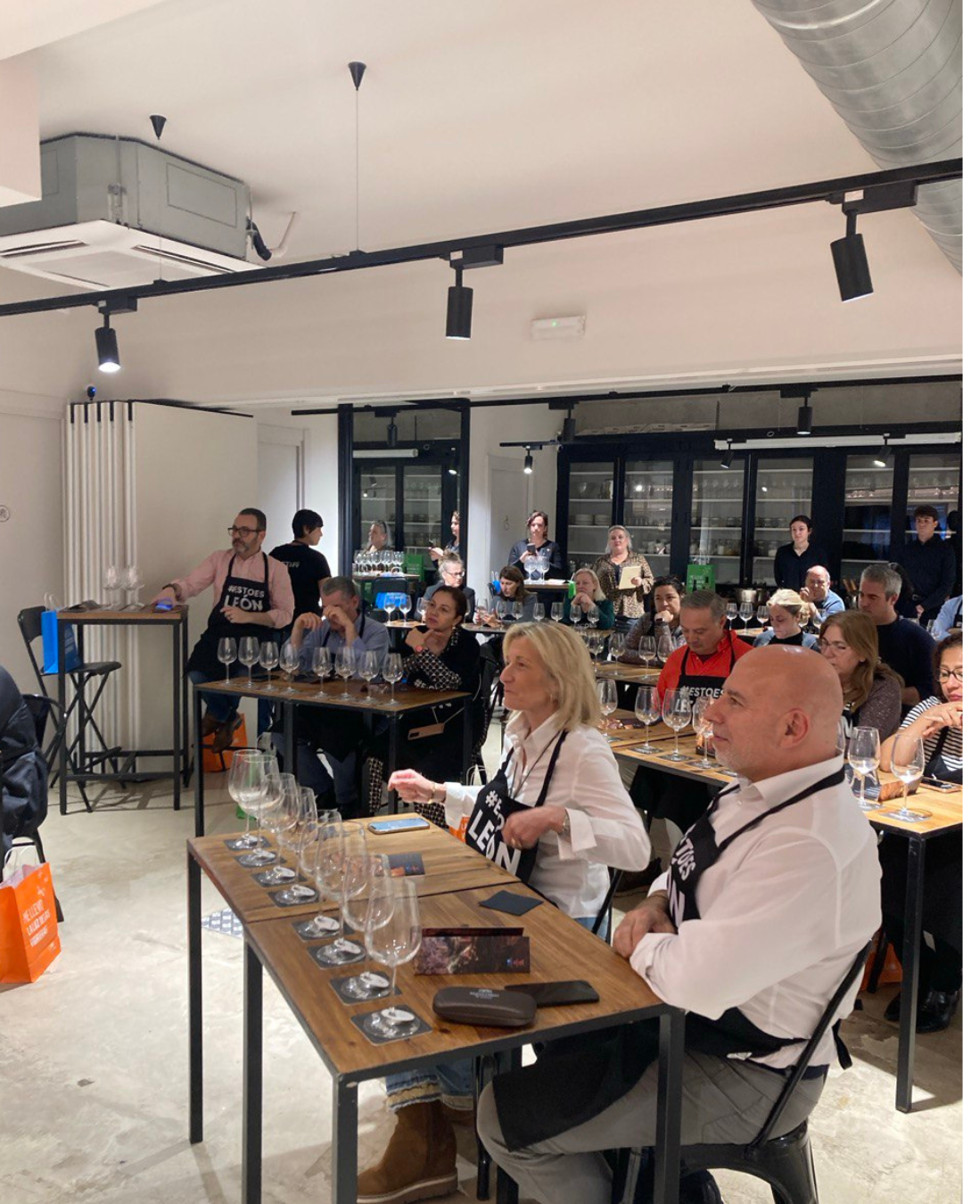 Presentación con público y ponentes