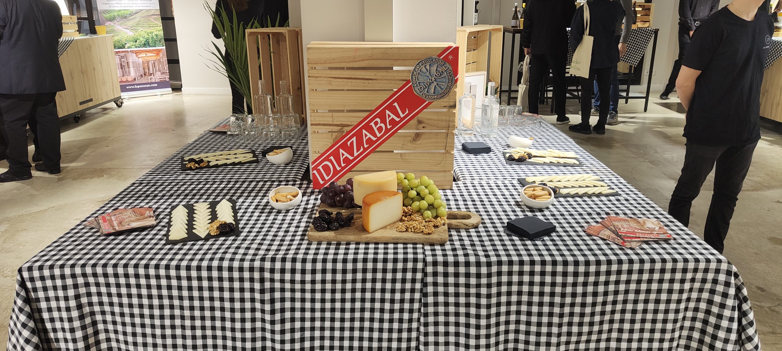 Espacio con branding gastronómico personalizado